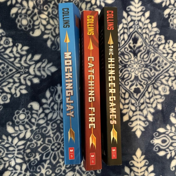 EXCELLENT CONDITION Hunger Games Set - Hunger Games, Catching Fire, Mockingjay - Picture 5 of 8